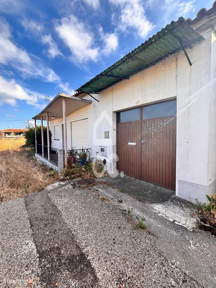 Venda global: Moradia térrea de quatro assoalhadas, e, terreno rústico-18