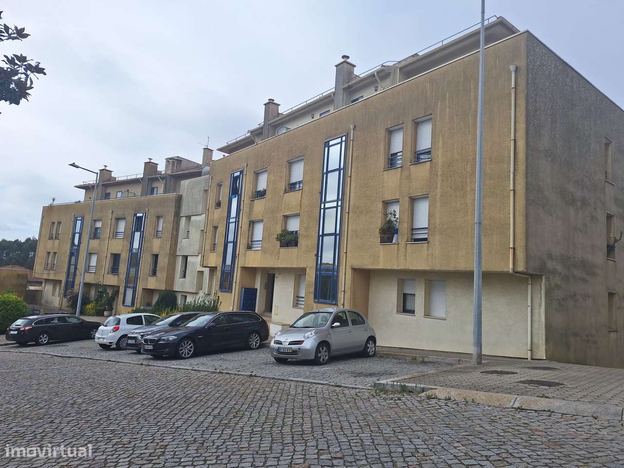 CPM25010 garagem 26m2  p 2 viaturas próx Macdonalds Vilar Paraiso V12-15