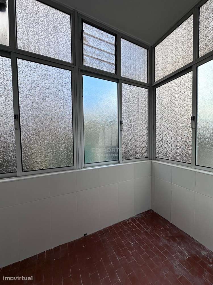 Apartamento T3 totalmente renovado no centro de Rio Tinto-8