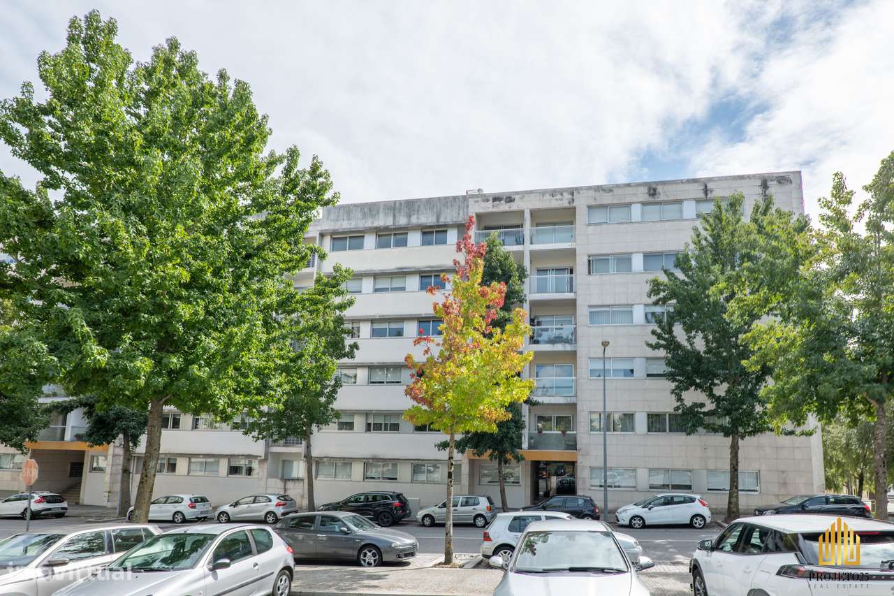 T2 Com Varanda Panorâmica em Urbanização Requintada, ao Aeroporto.-40