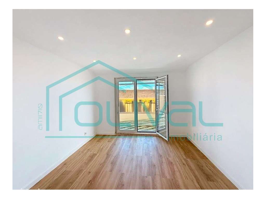 Apartamento à venda em rua Padre Cruz-1