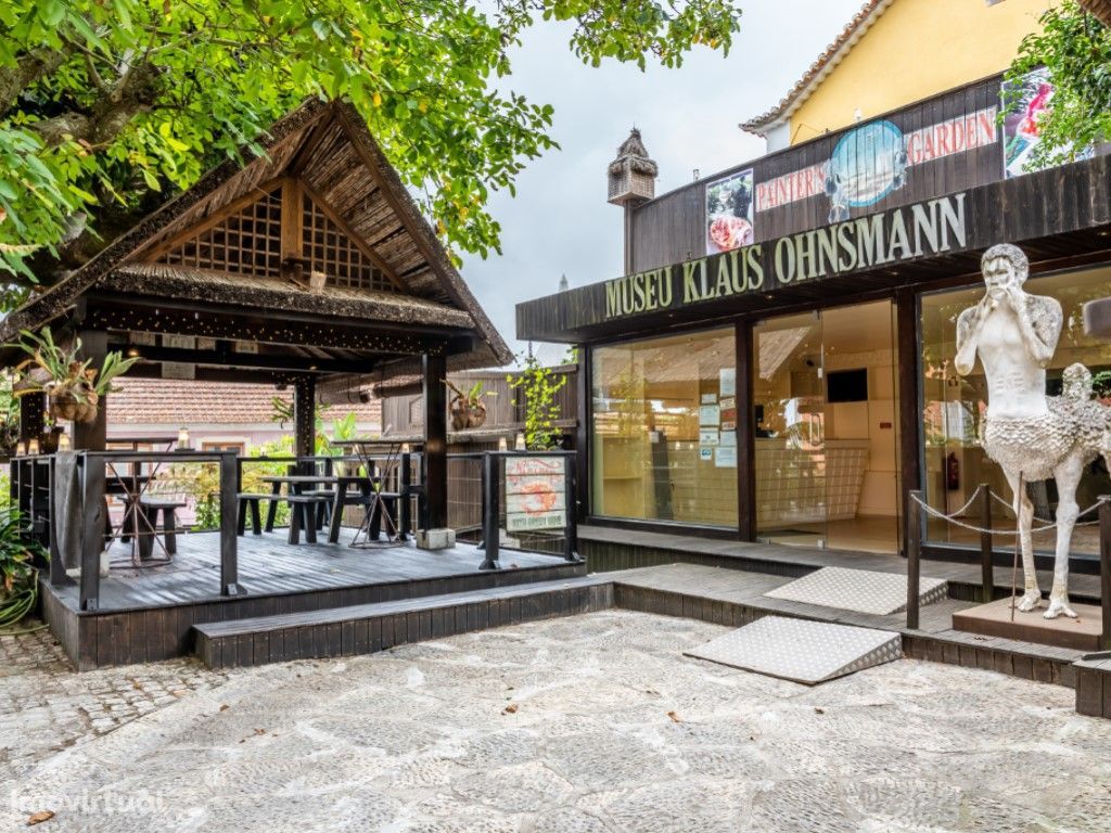 Restaurante Bar e Alojamento no centro da vila de Sintra.