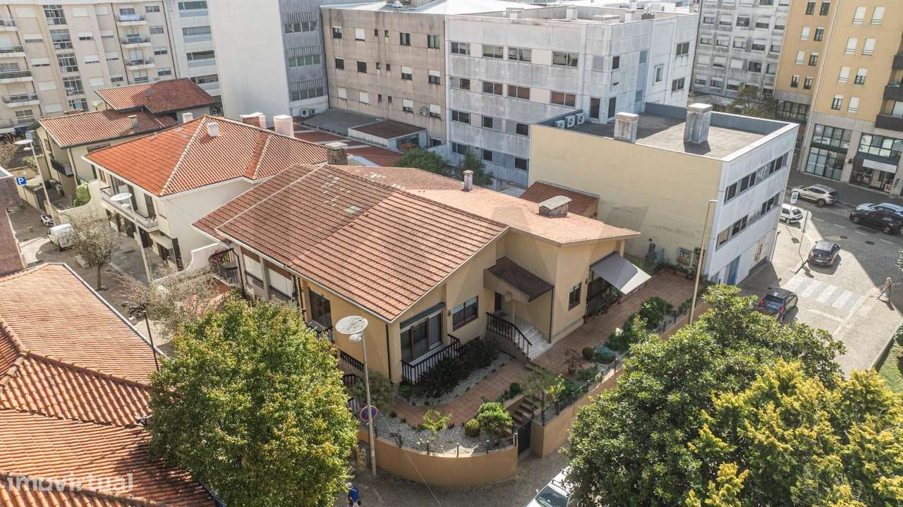 Moradia T3 no Centro da Maia –A 2 Min. do Metro Jardim, Garagem para 2-34