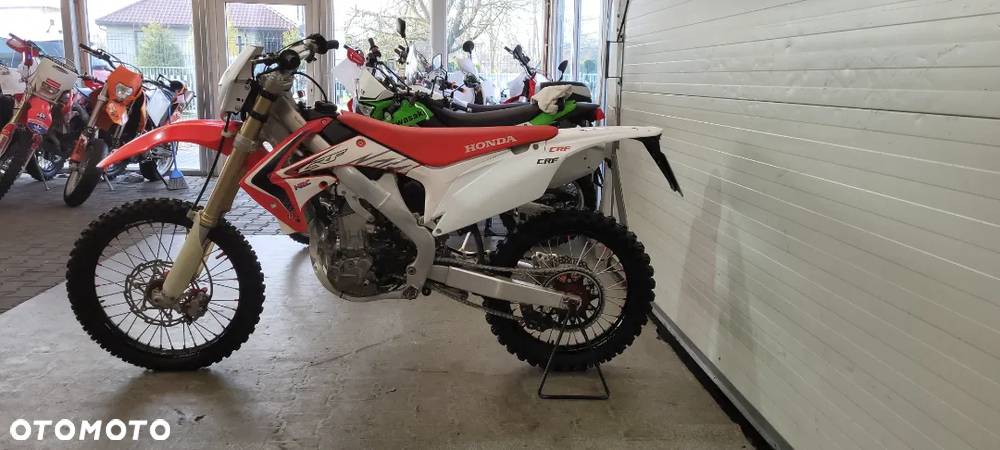 Honda CRF - 9