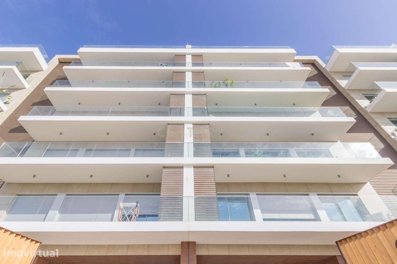 T4 em Condomínio Fechado com Vista Rio - Alcochete-3