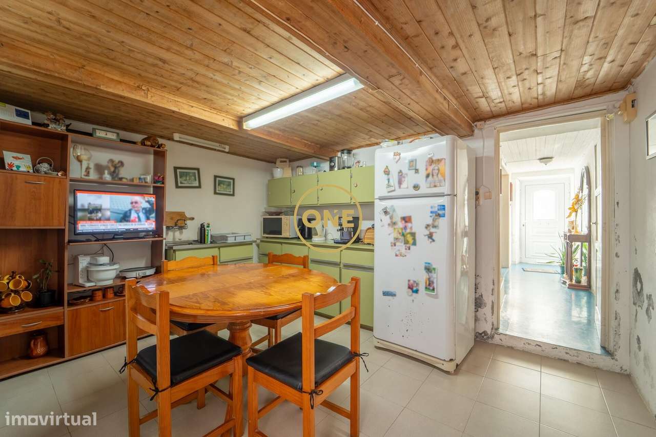 Moradia Geminada V2 com Quintal e Anexo – Oportunidade a não perder - Grande imagem: 5/25