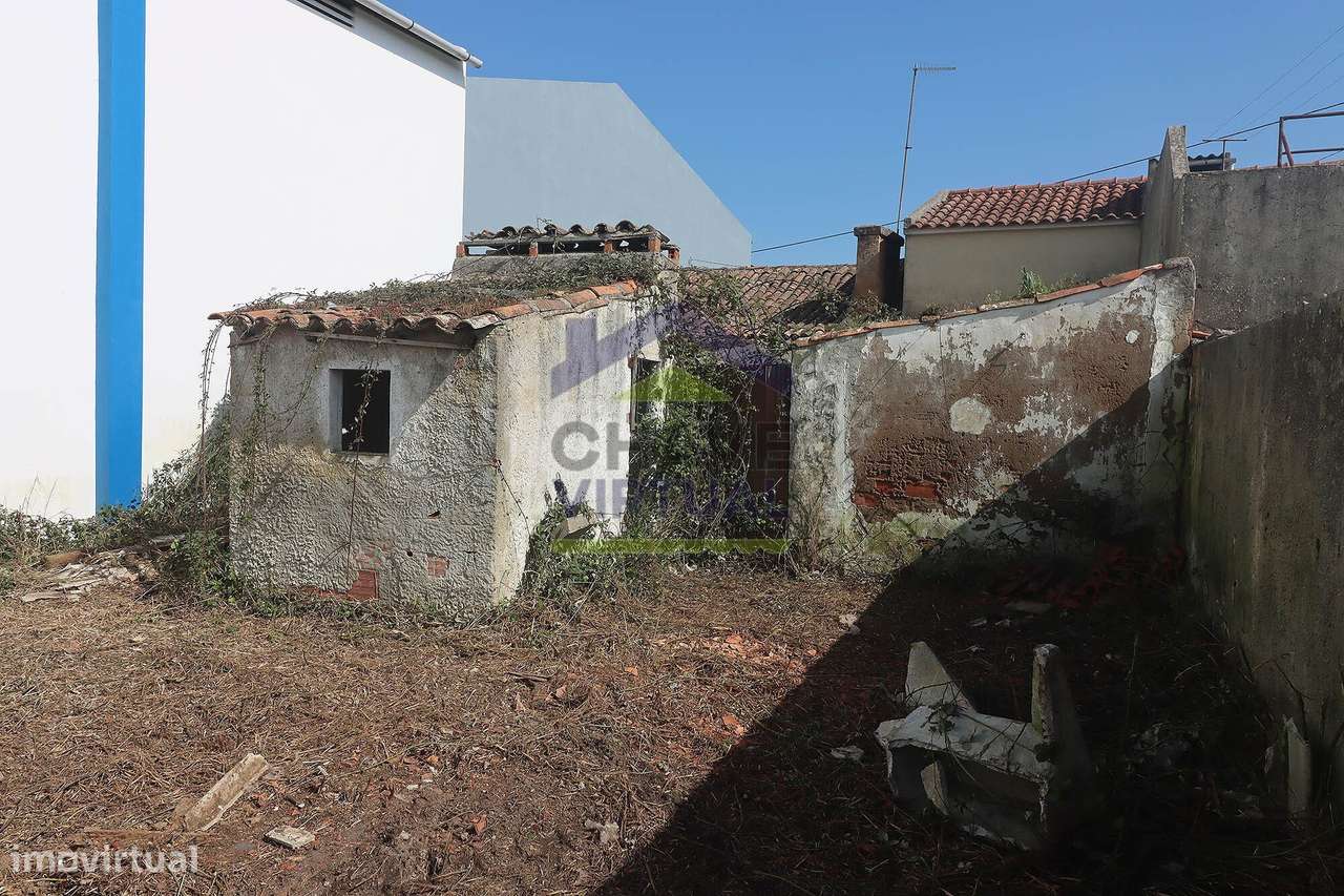 Moradia V2 com Terreno e Anexos - Bombarral - Delgada-17