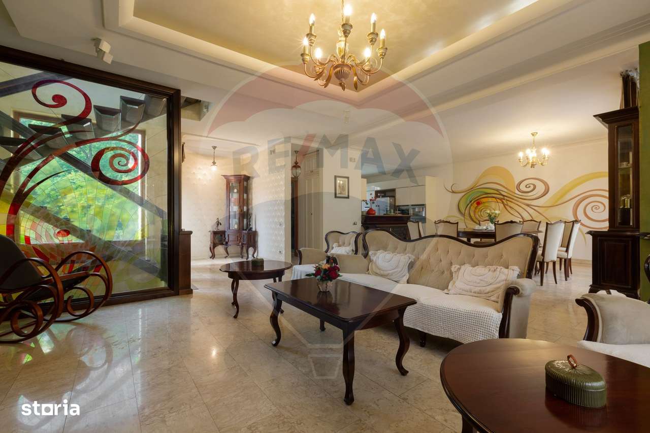 Casă spectaculoasă în Mediaș – reședința antrenorului Cristi Pustai - Imagine principală: 3/20