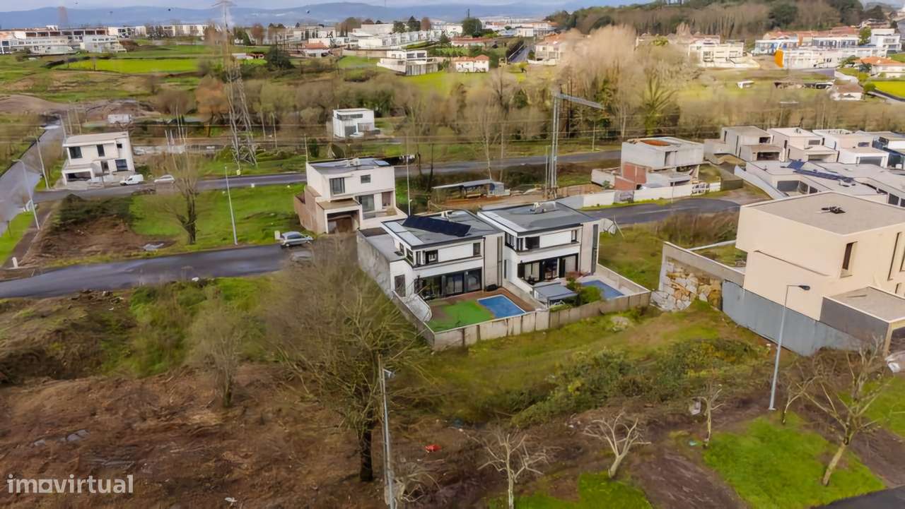 MORADIA GEMINADA T4+1, 4 Suites em PALMEIRA, BRAGA-40