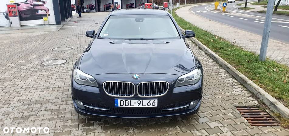 BMW Seria 5 525d xDrive - 27