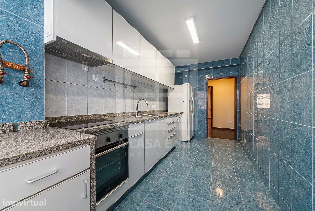 Apartamento T2 renovado em Mafamude no centro de Gaia-1