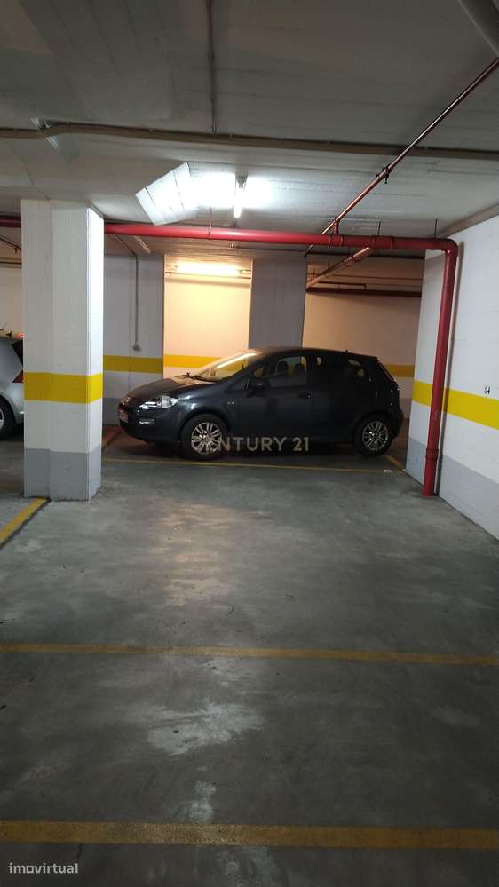 Estacionamento Interior em Lisboa com Acesso Fácil e Segurança - Grande imagem: 3/8