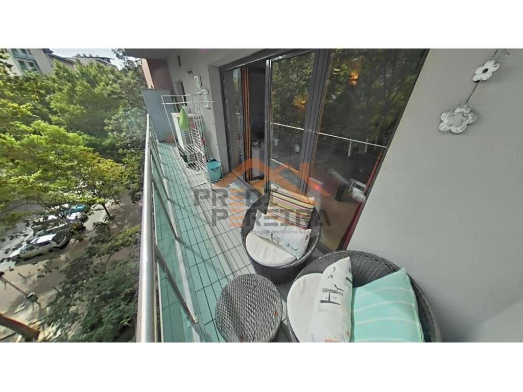 Situado na Urbanização das Colinas do Cruzeiro, em Odivelas. - Grande imagem: 3/26