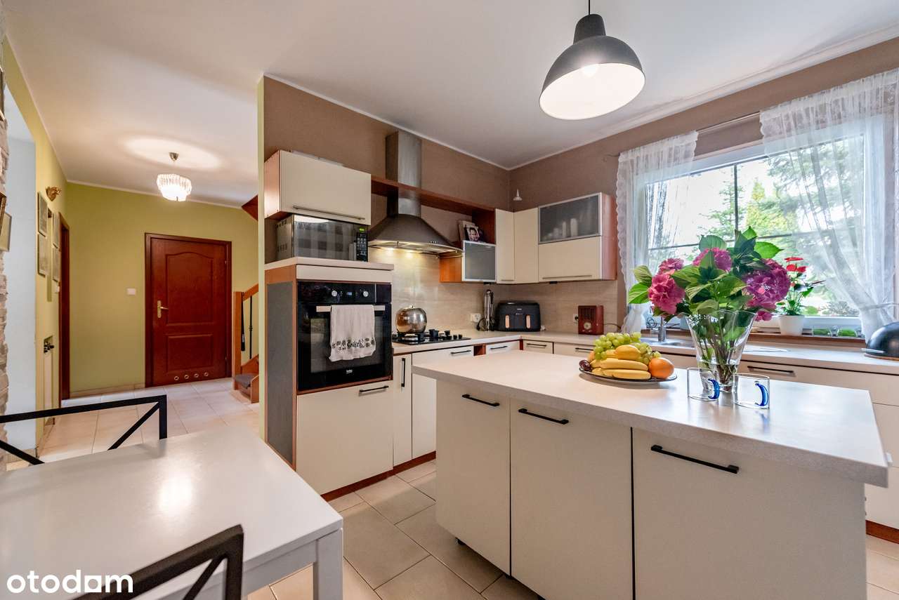 6 pokoi/duża działka/basen/meble/oddzielne pom po salonie fryzjerskim/-6