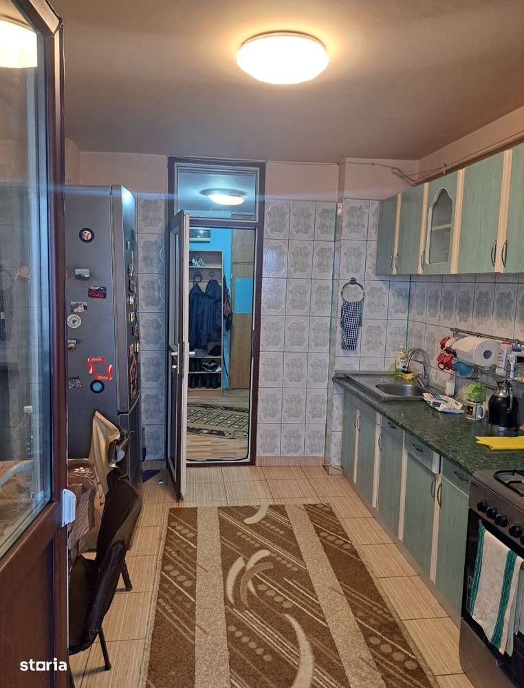 Apartament cu 4 camere, balcon și lift în Rahova-3