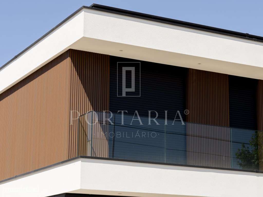 Moradia T4 com vista ria (junto à universidade)-27