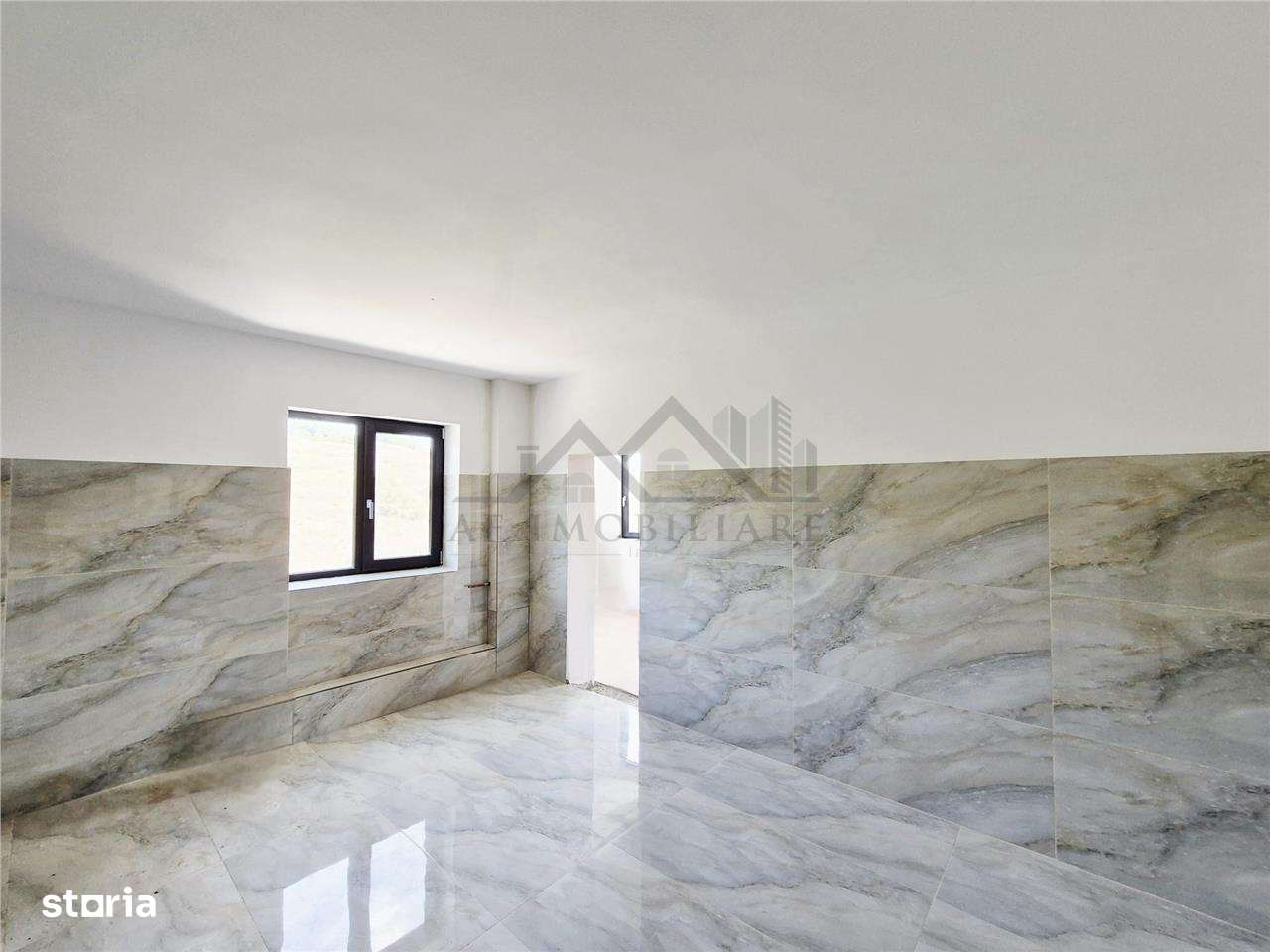 Casa de vanzare cu garaj, 405 mp utili-1500 mp teren - Imagine principală: 4/10