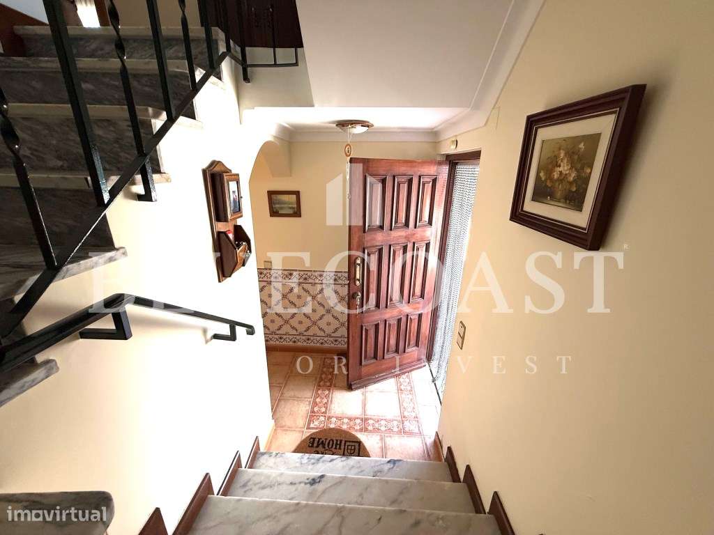 Moradia V4 com 3 Pisos - Espaço e Conforto-50