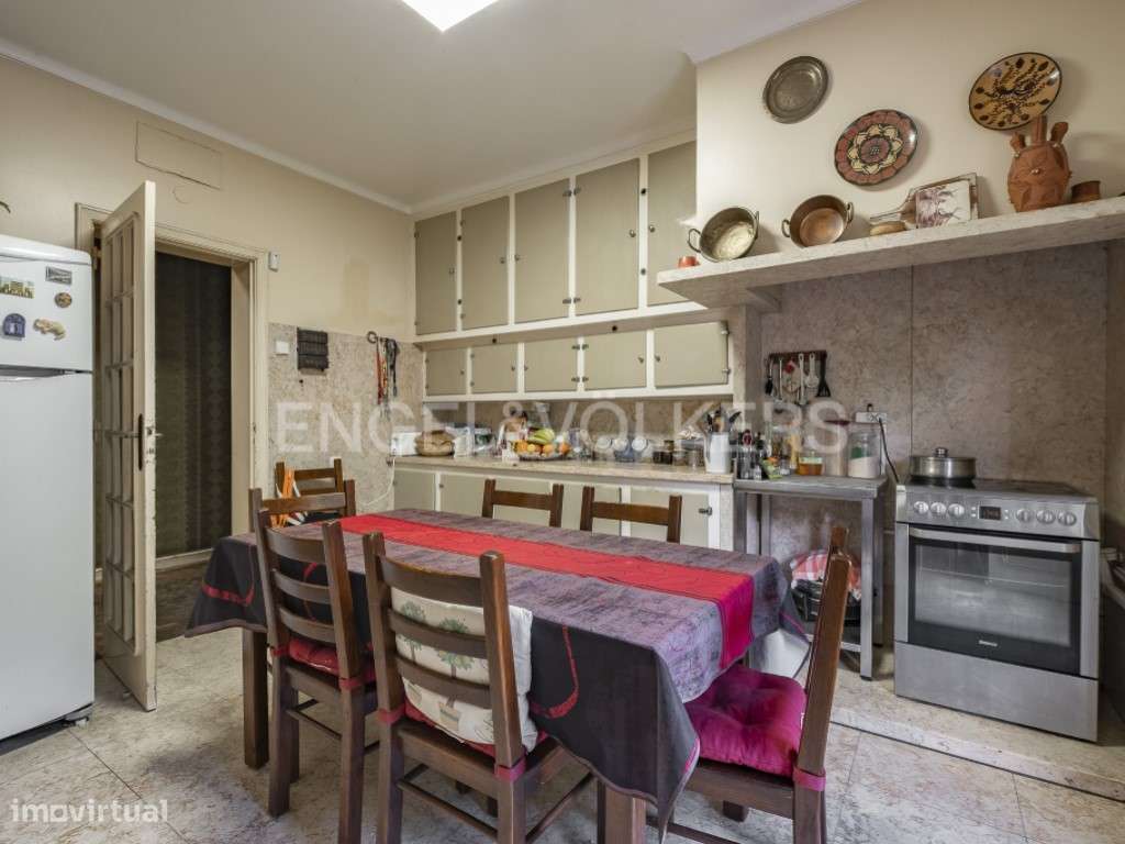 Moradia Isolada com Terreno de 1.300 m² em Alvalade-7