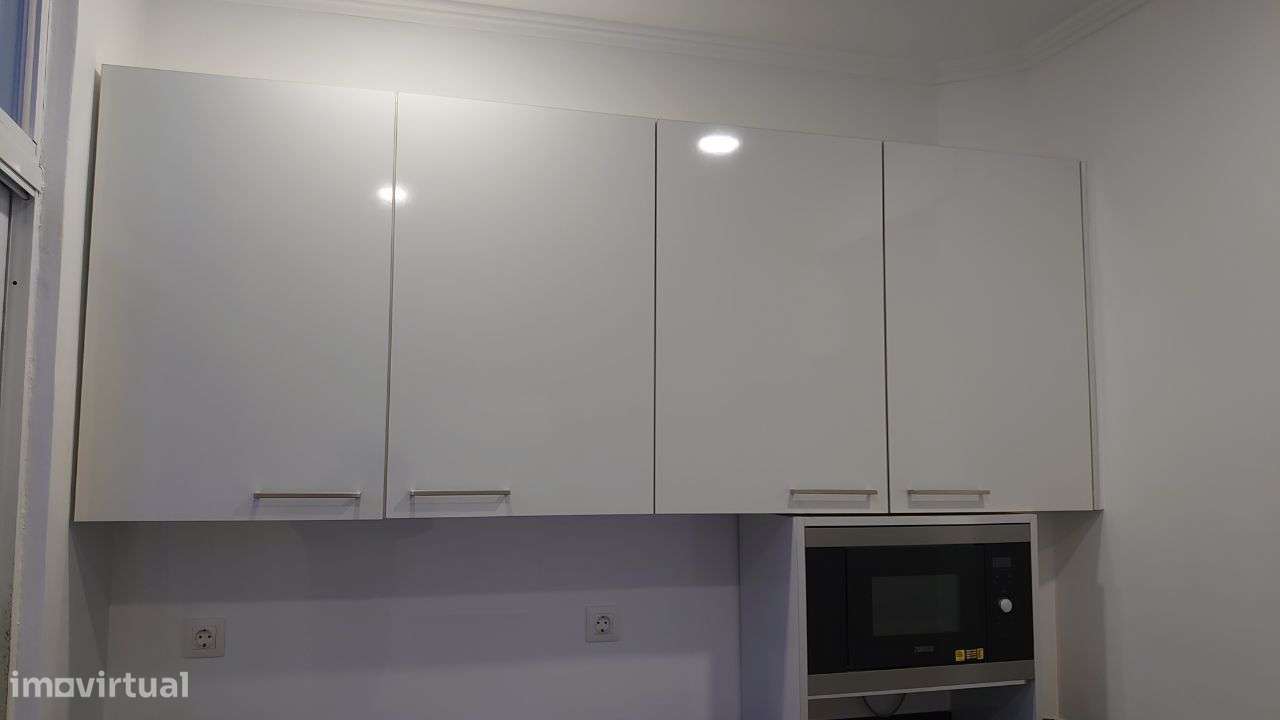 T4 remodelado R Angela Pinto junto Mercado Arroios-25