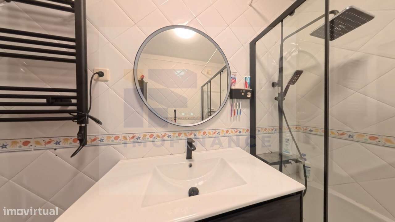 Excelente Apartamento T2, segunda linha de mar-10