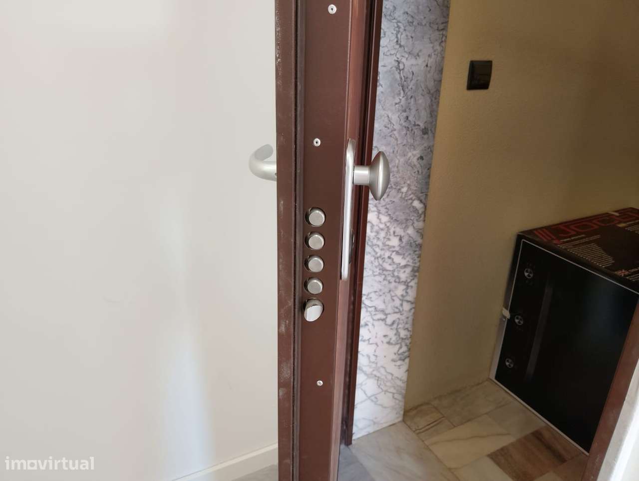 Apartamento T3 Totalmente Remodelado-29