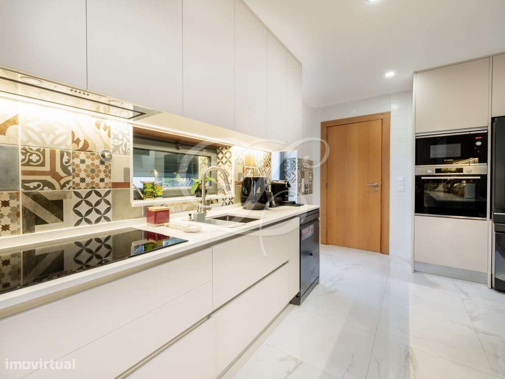 Moradia T4+1 com piscina, jardim relvado e área de barbecue | Cascais-23