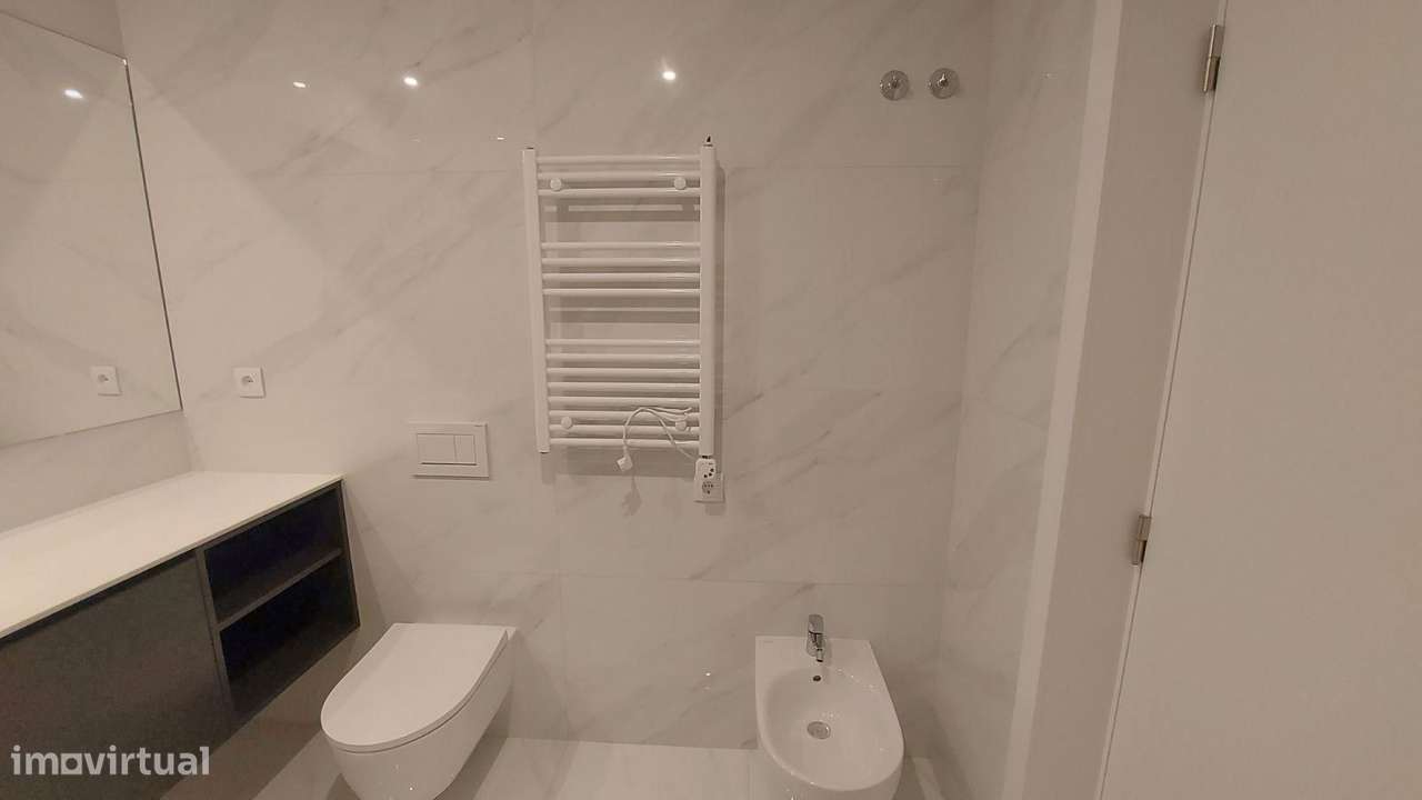 T0 Novo / prédio com lugar de garagem e piscina - Grande imagem: 4/18