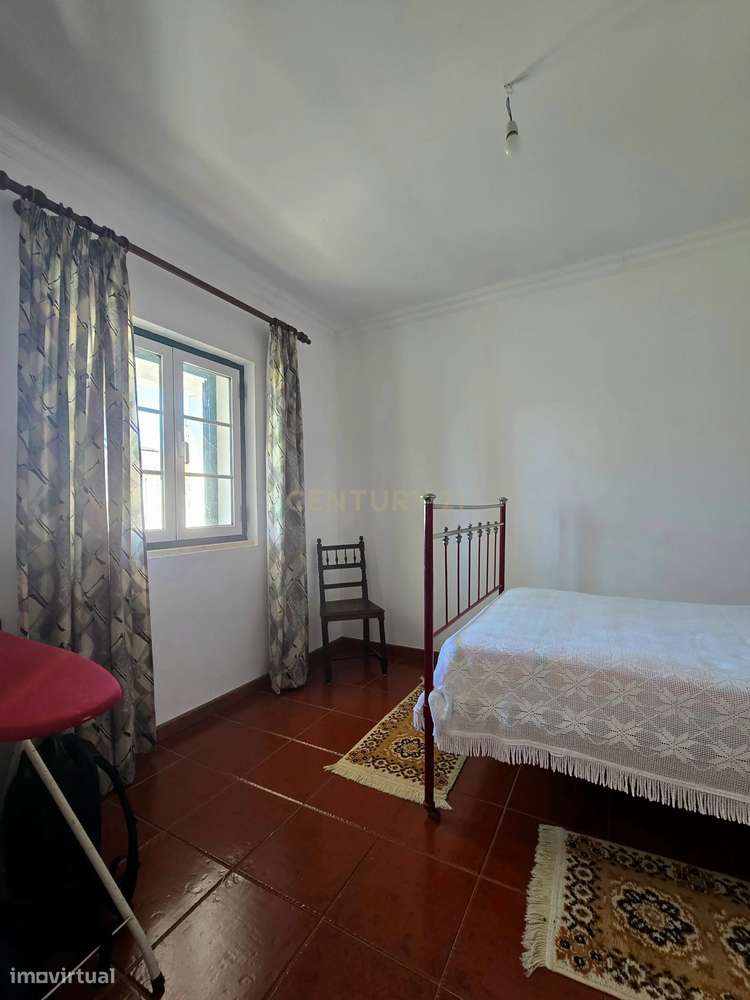 Moradia T3 com 2000 m² de Terreno, Poço, Forno Tradicional e Garagem –-9