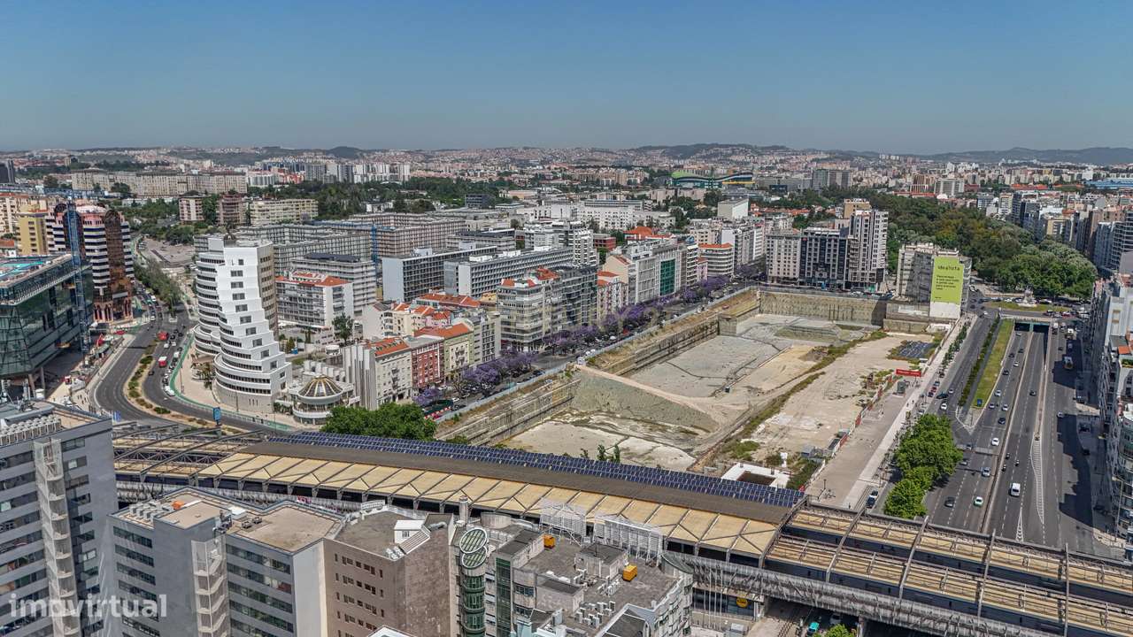 Apartamento T4 +1 com 272 m2 Vista Panorâmica em Lisboa e 3 Lugares de-44