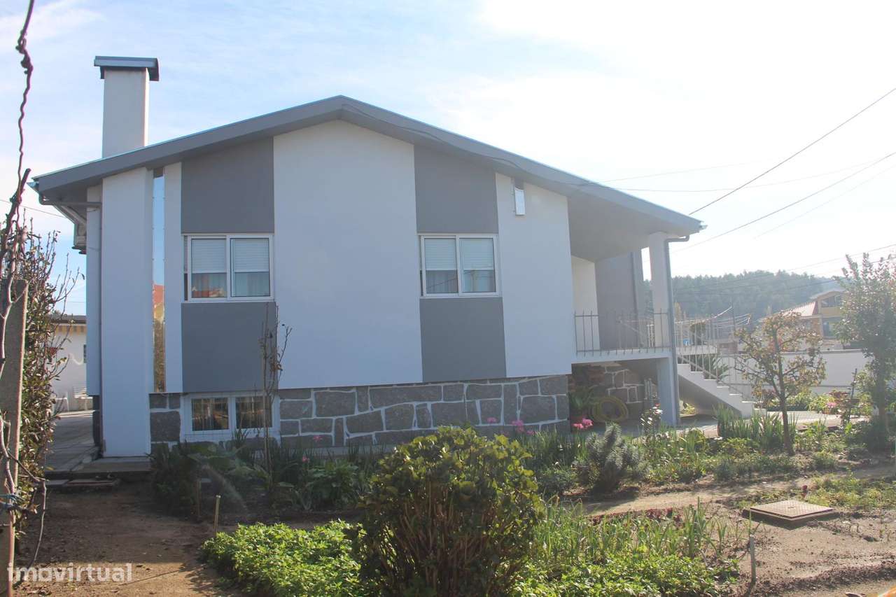 Moradia 4 Frentes lote com 980m2-18