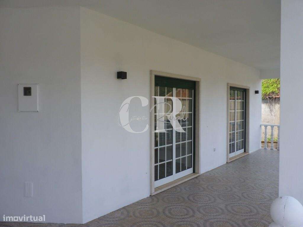 Fantástica moradia T3 com garagem e terreno generoso em Vila Facaia –-5