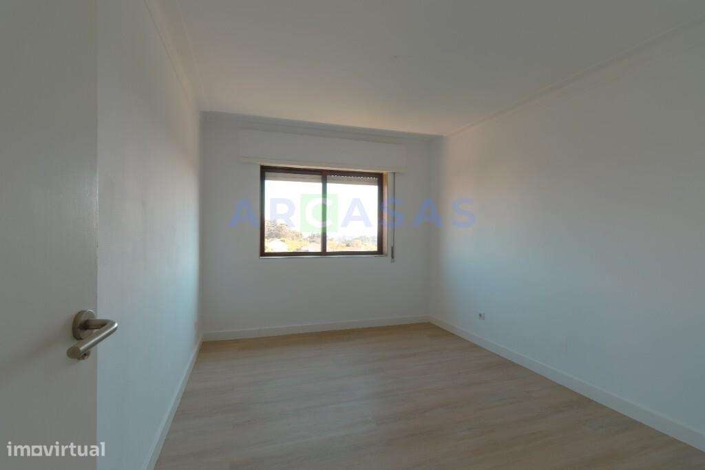 Apartamento T2 renovado e com varanda em Santegãos, Rio Tinto, Gondoma-12