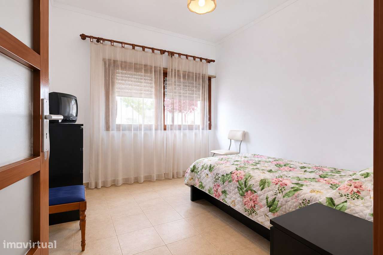 Moradia de Prestígio com T1 Independente, Terraço Panorâmico e Exce...-14