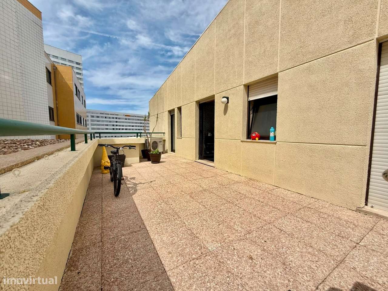 Apartamento T2 MOBILADO, no último piso, em Soares dos Reis!-17