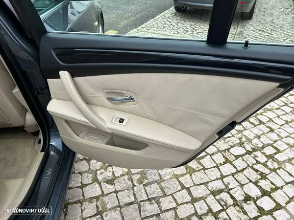 BMW 520 dA Touring Executive - 28