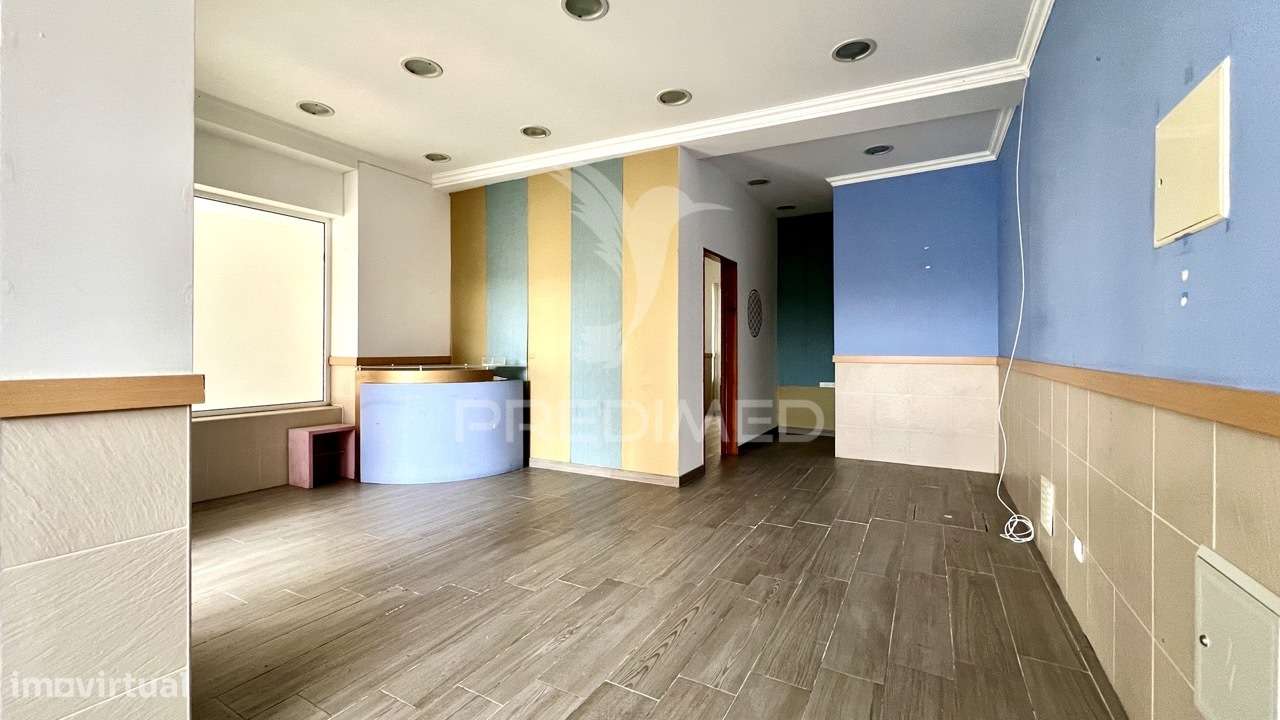 Loja na Avenida Bocage, Barreiro - Grande imagem: 1/19