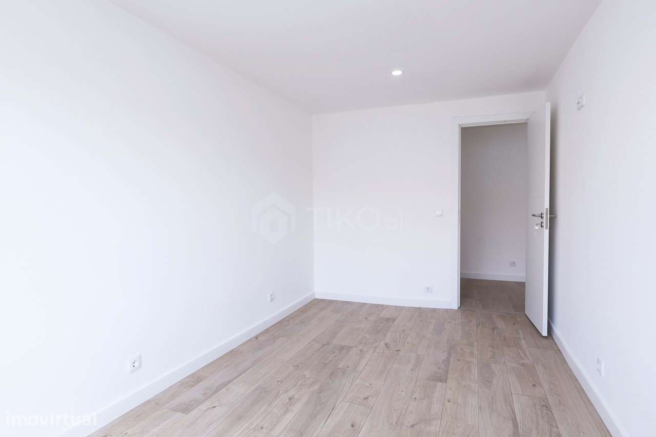 T3 Totalmente remodelado em Alverca – Pronto a habitar | Excelente loc-11