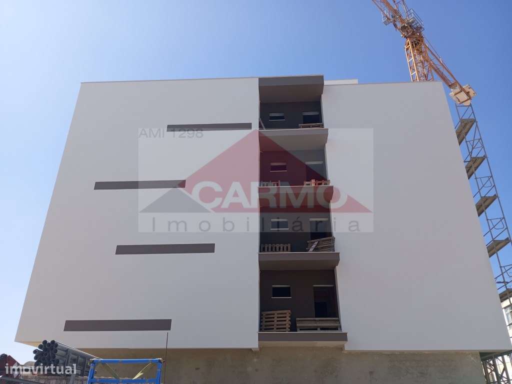 Duplex T3+1 Novo com Excelentes Acabamentos, parqueamento e Arrecad... - Grande imagem: 5/10