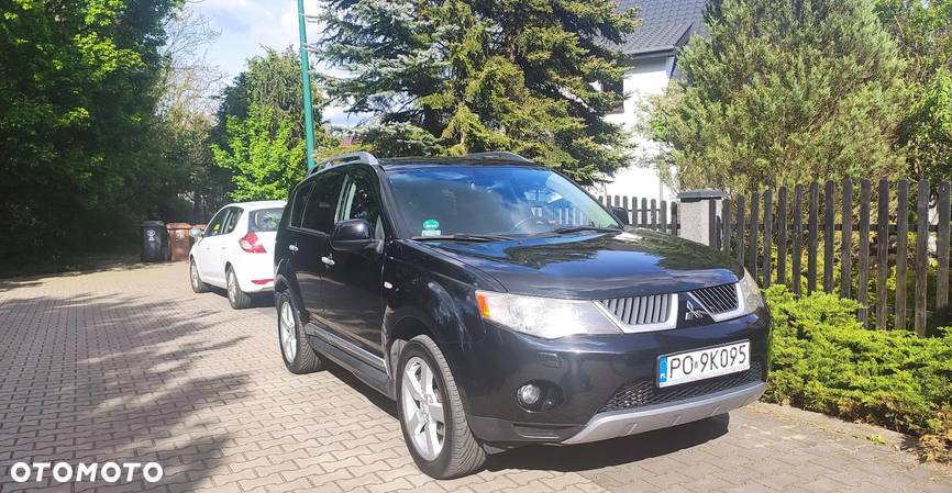 Mitsubishi Outlander - 1