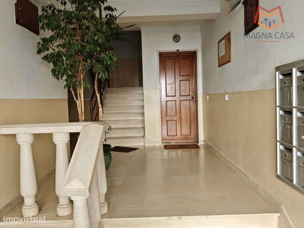 T2 (3 assoalhadas) com Boa Distribuição de Áreas - Rua do Mirante, ...-13