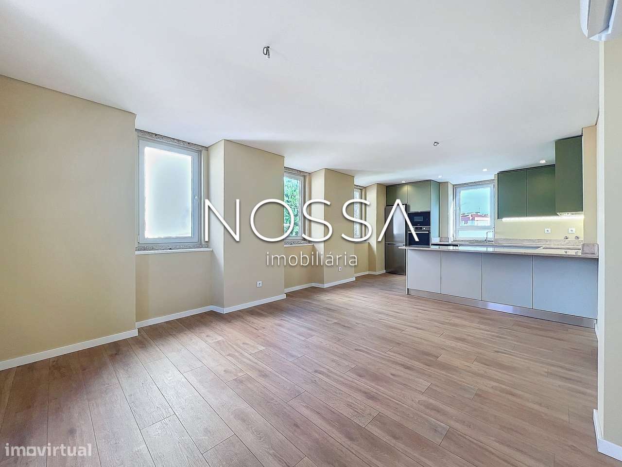 Apartamento T2 Duplex Renovado em Massamá - Grande imagem: 1/38