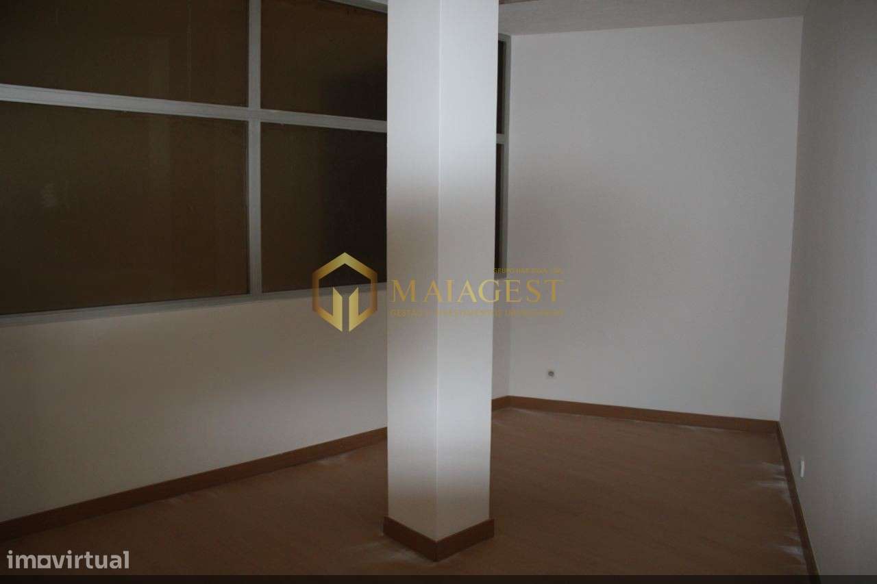 Loja Renovada no Centro Comercial da Rua da Boavista - Grande imagem: 5/9