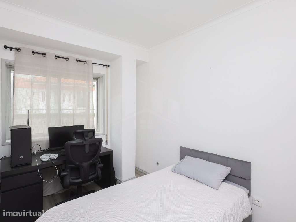 Apartamento T2 Parcialmente Remodelado em Valbom | Oportunidade aba...-11
