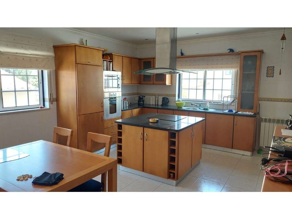 Moradia T4 individual nos Moinhos de Carvide - Grande imagem: 4/41