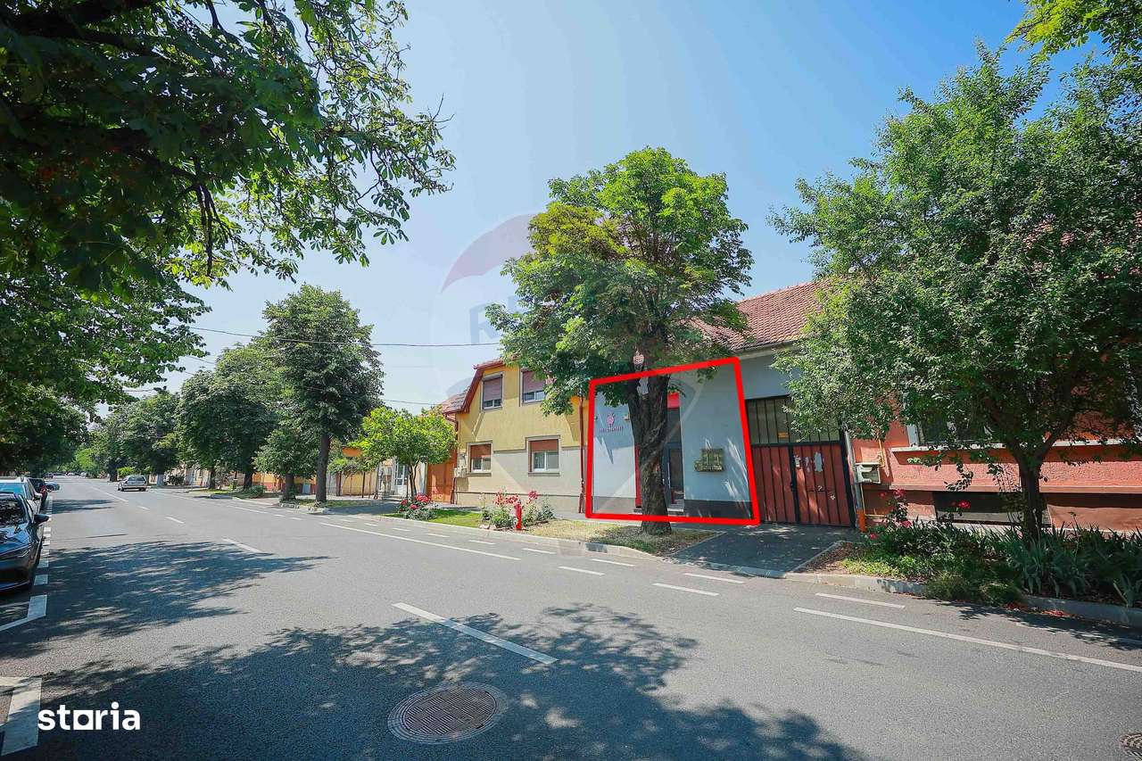 Spațiu comercial de închiriat în zona Costaforu, Centru Civic - Imagine principală: 2/13