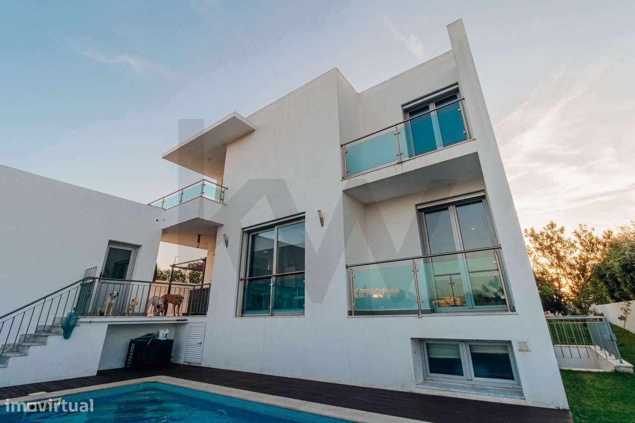 Moradia Moderna T4 com Piscina e Jardim em Pêro Pinheiro, Sintra –Luxo - Grande imagem: 4/55