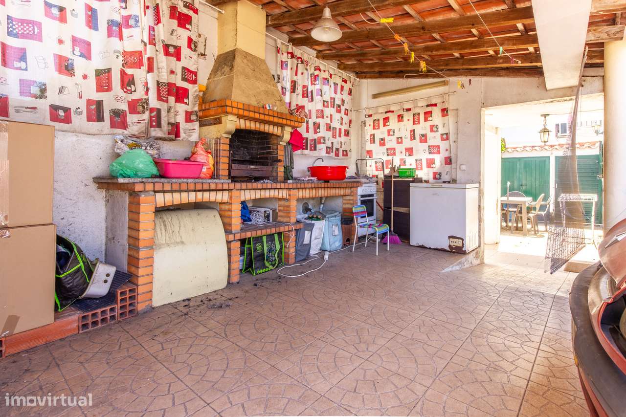 Quinta do Conde - Moradia isolada inserida em terreno de 646m²-7