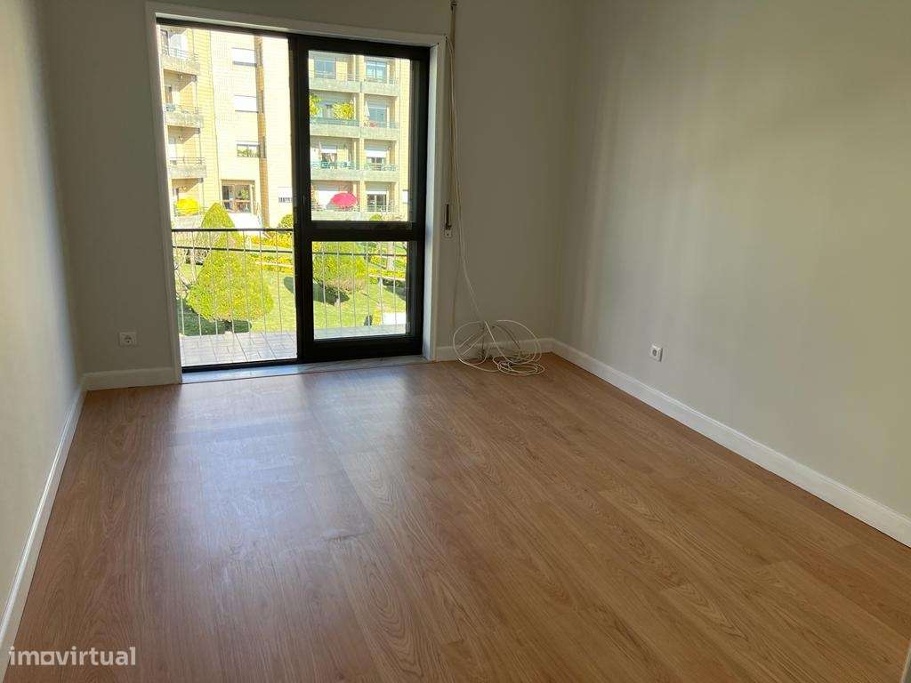 T2 Renovado em Rio Tinto com Garagem Fechada, Sótão | 300 m do Metro - Grande imagem: 5/12