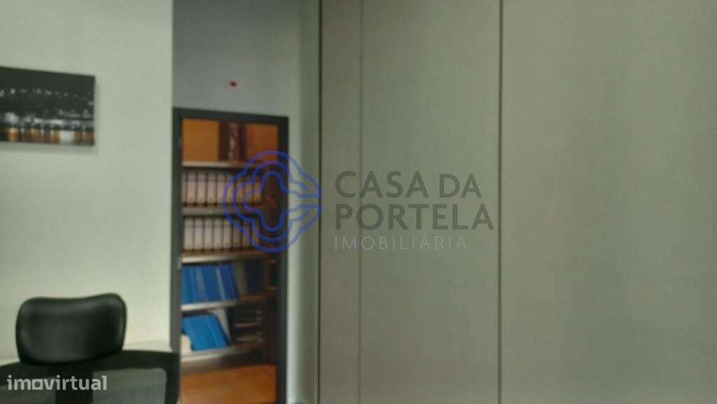 Loja com estação de metro proximo, montra, parque de estacionamento  t - Grande imagem: 5/15